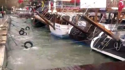 toptanci hali - Kuvvetli yağış ve fırtına - ANTALYA Videosu
