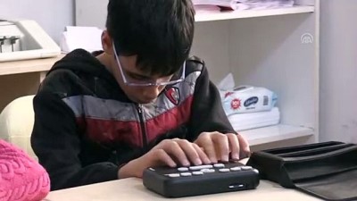 Yazıyı Braille alfabesine çeviren cihaz, engellileri edebiyatla buluşturuyor - ANKARA 