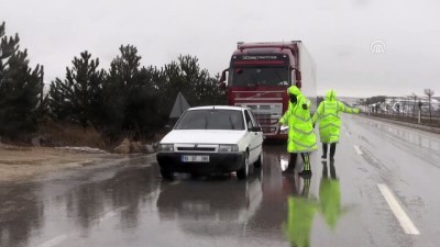 kontrol noktasi - Yurtta kış - Afyonkarahisar-Kütahya kara yolunda büyük araçların geçişine izin verilmiyor AFYONKARAHİSAR Videosu