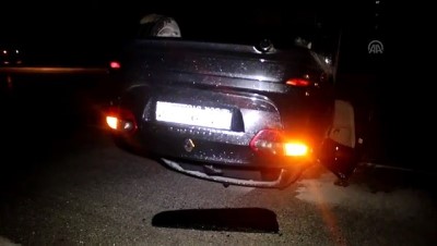 Adana'da devrilen otomobilin sürücüsü yaralandı 