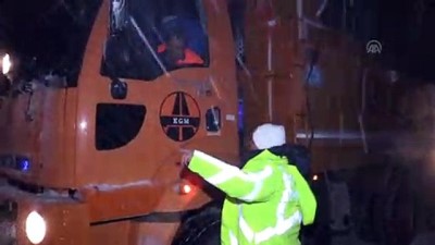 Erzincan'da ulaşıma kar ve tipi engeli 