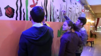  Okul koridorunu botanik bahçeye çevirdiler