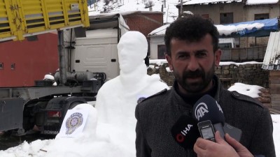 polis memuru - Şehit Fethi Sekin'in kardan heykelini yaptı - GÜMÜŞHANE  Videosu