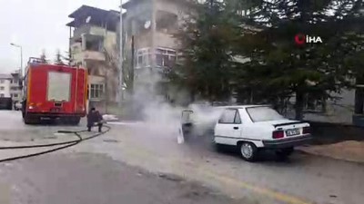  Seyir halindeki otomobil yandı