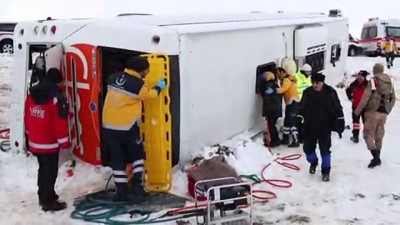 Yolcu otobüsü devrildi (2) - SİVAS 