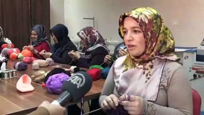 Anneler örüyor çocuklar üşümüyor - ŞANLIURFA 