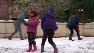  - Filistinli Çocukların Kar Sevinci