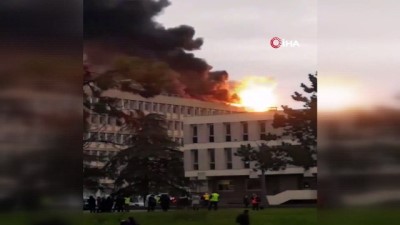 patlama ani -  - Fransa'da Lyon Üniversitesinin Kampüsündeki Bir Binada Patlama Meydana Geldi.  Videosu