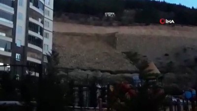  Kahramanmaraş’ta toprak kaydı, dev istinat duvarı çöktü... O anlar kamerada 