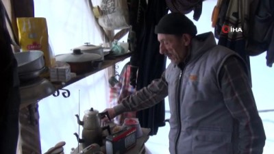 yaslilik maasi -  Kış günü naylon barakada yaşam savaşı Videosu