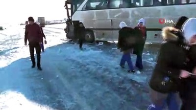 servis otobusu -  Konya’da işçi otobüsü tıra çarptı: 5 yaralı  Videosu