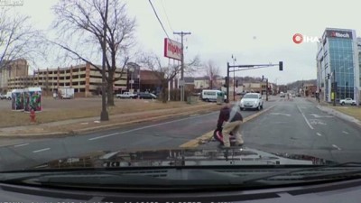  - Küçük Bebek Otomobilden Aşağı Düştü