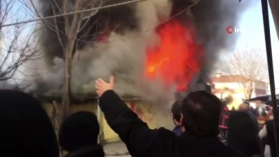  Suriyelilerin kaldığı ev alev alev yandı