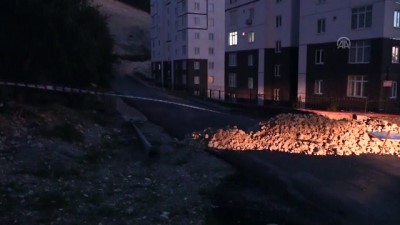 Toprak kayması sonucu istinat duvarı çöktü - KAHRAMANMARAŞ 