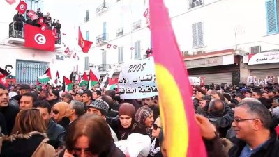 Tunus'ta genel greve giden memurlardan maaş protestosu