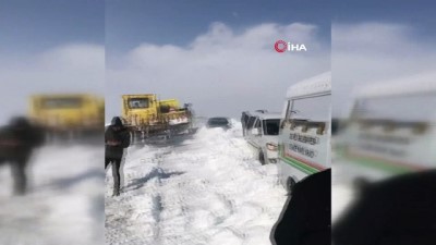  20 araç tipide mahsur kaldı 