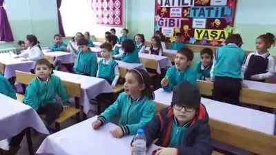 kitap okuma - Bakan için şiir yazdı - ANKARA  Videosu