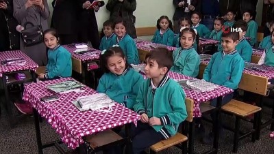  Bakan Selçuk, öğrencilerin karnelerini dağıttı 