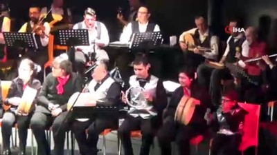  Down sendromlu çocuklardan sahne performansı