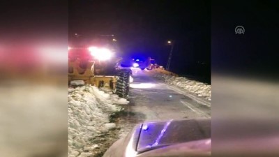 arazi araci - Köyde mahsur kalan hastanın yardımına ekipler yetişti - ELAZIĞ Videosu