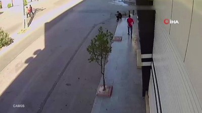  Motosikletli kapkaççılar kamerada