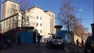 Okul önünde bıçaklı kavga - İSTANBUL 