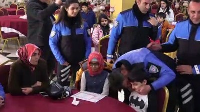 polis memuru - Şehit çocukları için karne töreni - KAYSERİ  Videosu