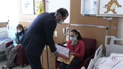 tedavi sureci - Tedavi gören oğlu için 2 haftada okuma yazma öğrendi - AFYONKARAHİSAR Videosu