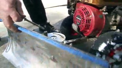 kar kureme araci -  Yazın çay biçtikleri makine ile kışın kar temizliyor  Videosu