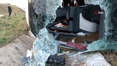 saglik ekibi -  İstanbul'da yolcu otobüsü devrildi  Videosu