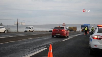 Kamyonlar çarpıştı yol buğday tarlasına dönüştü 