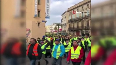 akaryakit zammi -  - Sarı Yelekliler 10’ncu kez sokakta
- Fransa’da gazeteciler de ‘Sarı Yelekliler’i protesto ediyor  Videosu