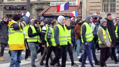 akaryakit zammi -  - Sarı Yelekliler 10’ncu kez sokakta
- Fransa’da gazeteciler de ‘Sarı Yelekliler’i protesto ediyor Videosu