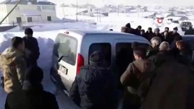 kar yigini -  Taziye yolunda trafik kazası: 5 yaralı Videosu