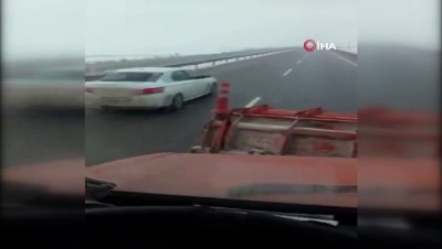 buyukbas hayvan -  Karayolunda koşan dana paniği Videosu