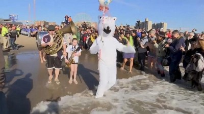 okyanus - New Yorklular yeni yılı Atlas Okyanusu'na girerek karşıladı  Videosu