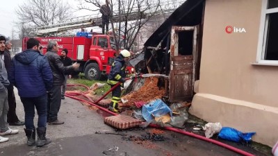 yasli kadin -  Yangında kışlık yakacakları kül olan yaşlı kadın gözyaşlarına boğuldu Videosu