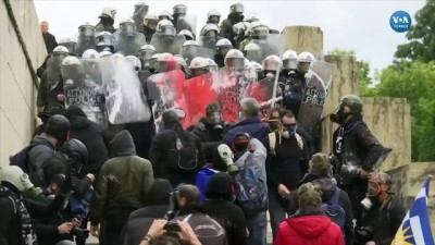 Atina’da Polisle Protestocular Çatıştı