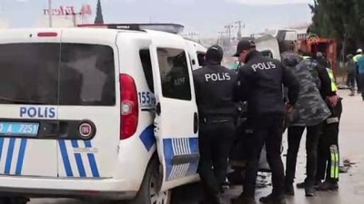 Çöp kamyonuyla polis aracı çarpıştı: 2 yaralı - DENİZLİ 
