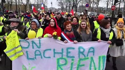 Fransa'da 'sarı yelekli kadınlardan' gösteri - PARİS