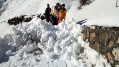 Sağlık görevlilerinin karda hasta taşıma mücadelesi - ADIYAMAN