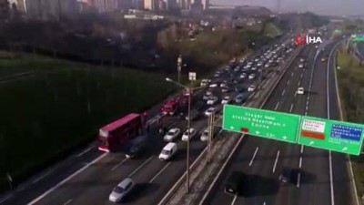 trafik yogunlugu -  TEM'de çift katlı otobüs yandı  Videosu