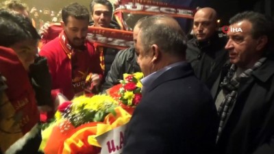 tezahur - Galatasaray’a Bolu’da coşkulu karşılama Videosu