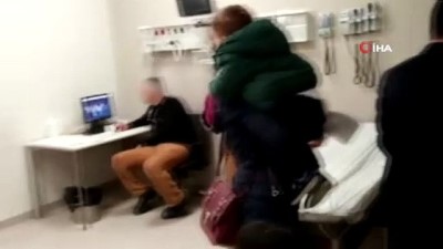 kamu hastanesi -  Hasta çocuklar sıra bekledi, doktor iskambil oynadı Videosu