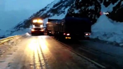 siddetli tipi -  Metrelerce karda araçlar kara gömüldü  Videosu