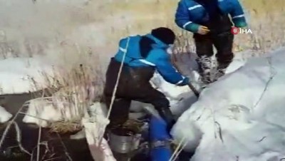 boru hatti -  Patlayan su borusu buz kütlesi oluşturdu  Videosu