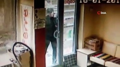  Acemi hırsız iş yeri sahibine yakalandı 