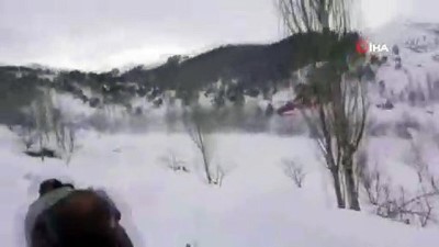 helikopter -  Ambulans helikopter karlı bölgedeki hasta için havalandı  Videosu