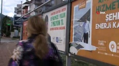  Başkan Türel'in afişlerine çirkin saldırı 