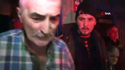 yasli kadin -  Dudullu'da oto yangını sonrası vatandaşlar sokağa döküldü Videosu